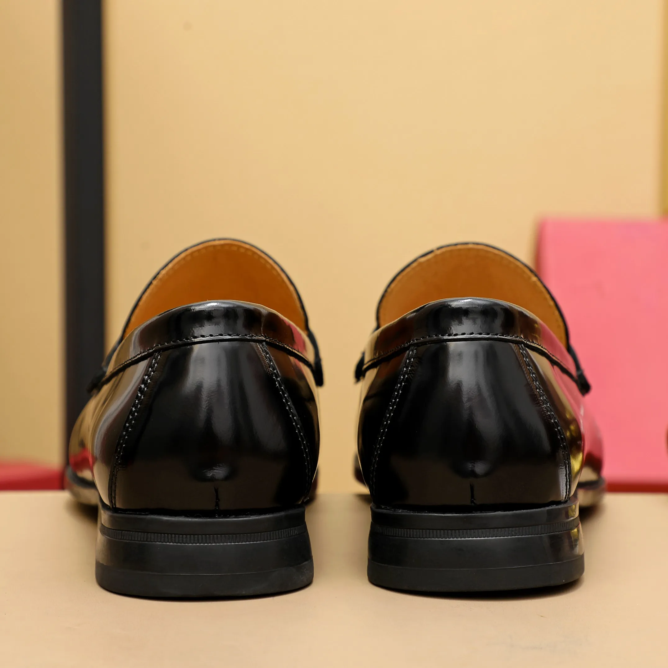 Men's clothing and shoes 💰460 🔥Ferragamo's new men's casual slip-on shoes🇨🇳Official website original 1:1 mold opening, original quality💯Fine workmanship, high-end luxury☘The upper is made of imported Italian first-layer cowhide🌴Luxury🐂leather lining🍓Rubber wear-resistant and non-slip outsole, breathable and comfortable to wear🍍The first choice for high-end men, black, size 38-45